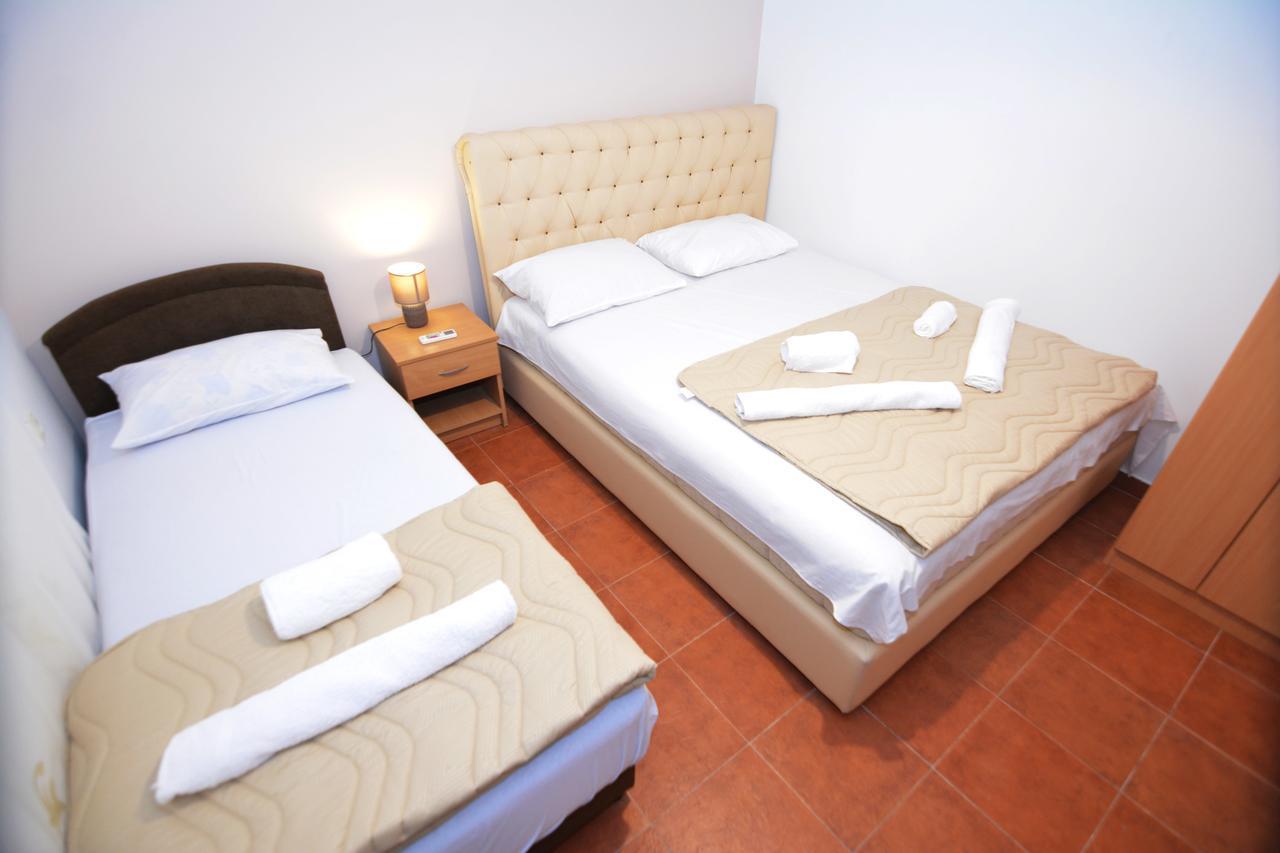 Apartments Jovana Petrovac Екстер'єр фото