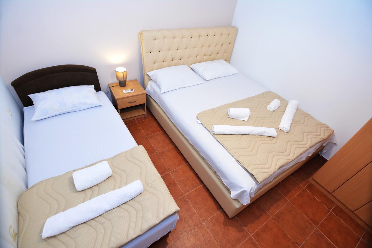 Apartments Jovana Petrovac Екстер'єр фото