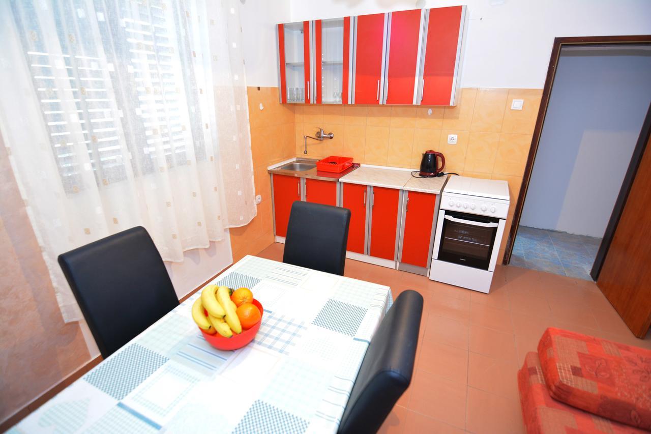Apartments Jovana Petrovac Екстер'єр фото
