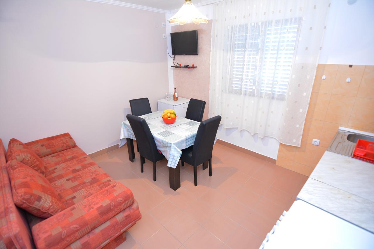 Apartments Jovana Petrovac Екстер'єр фото