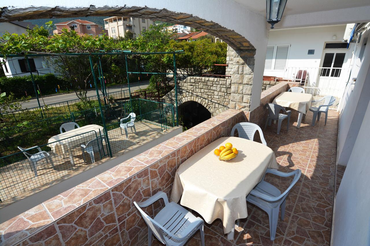 Apartments Jovana Petrovac Екстер'єр фото