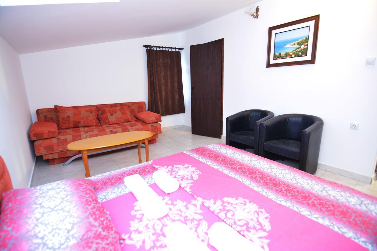 Apartments Jovana Petrovac Екстер'єр фото