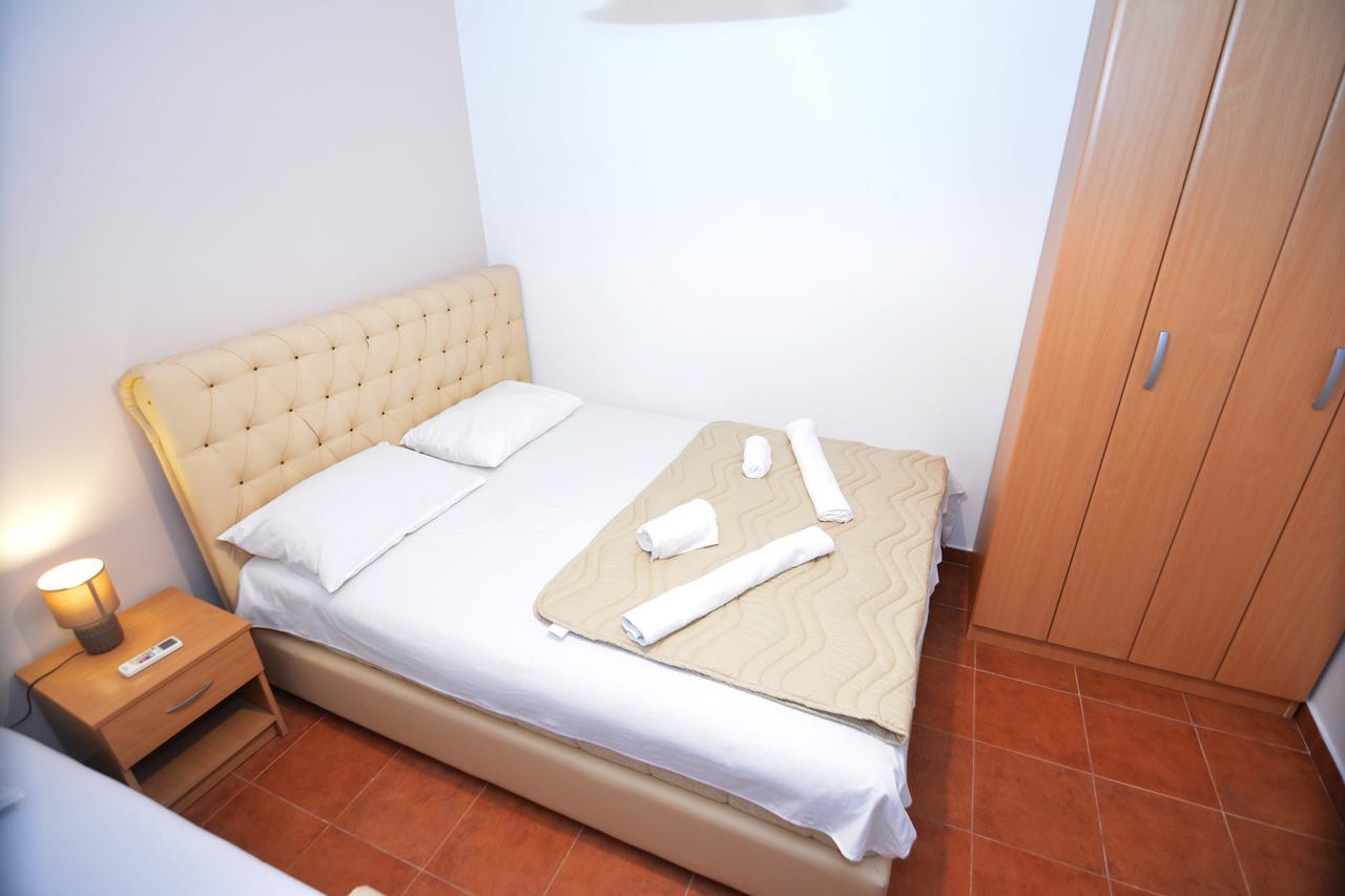 Apartments Jovana Petrovac Екстер'єр фото