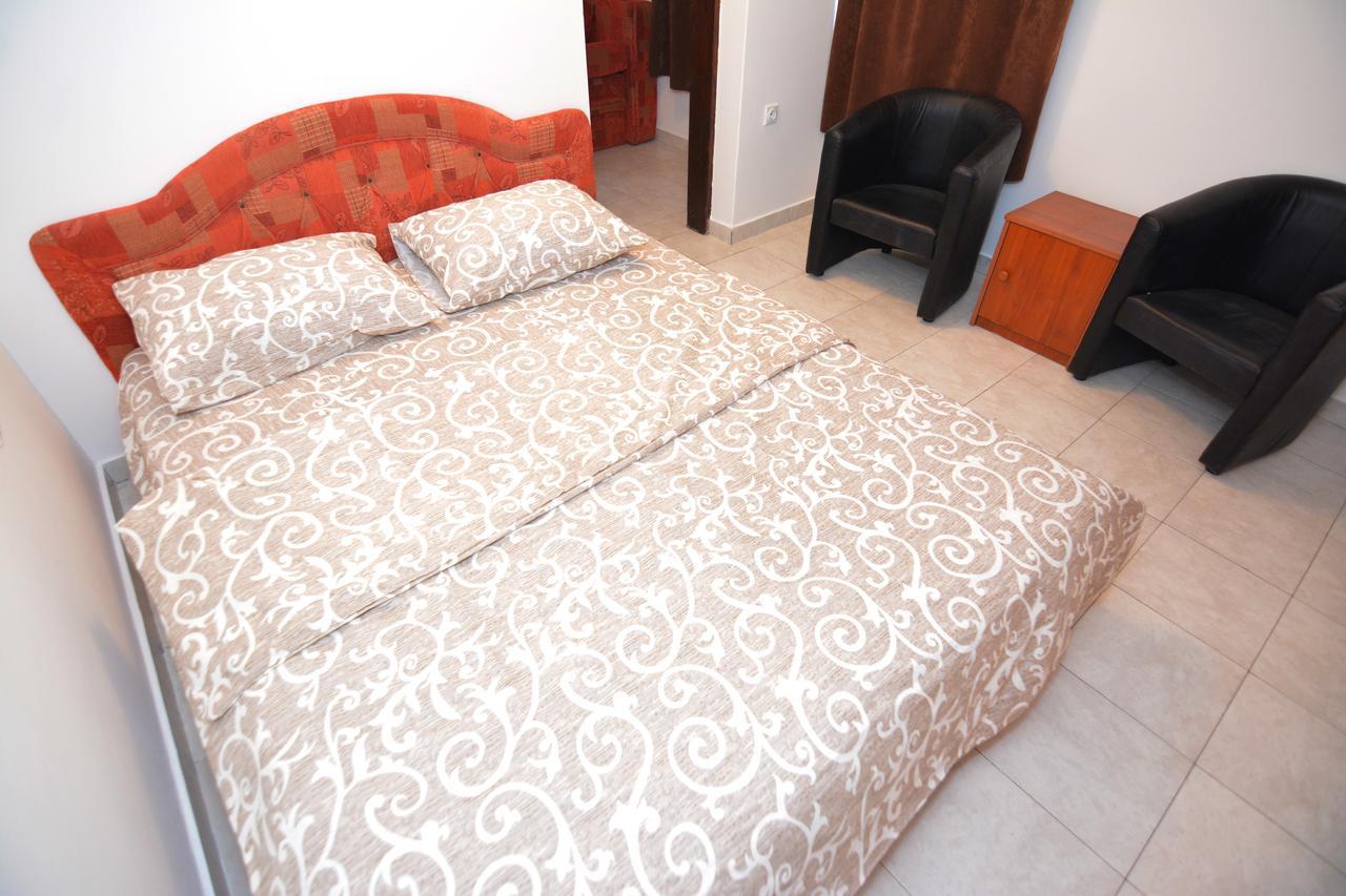 Apartments Jovana Petrovac Екстер'єр фото