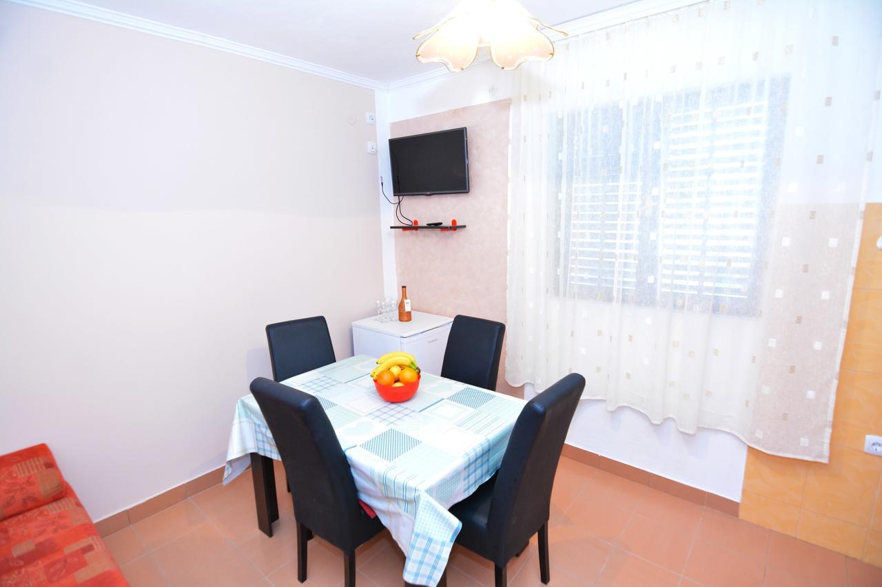 Apartments Jovana Petrovac Екстер'єр фото