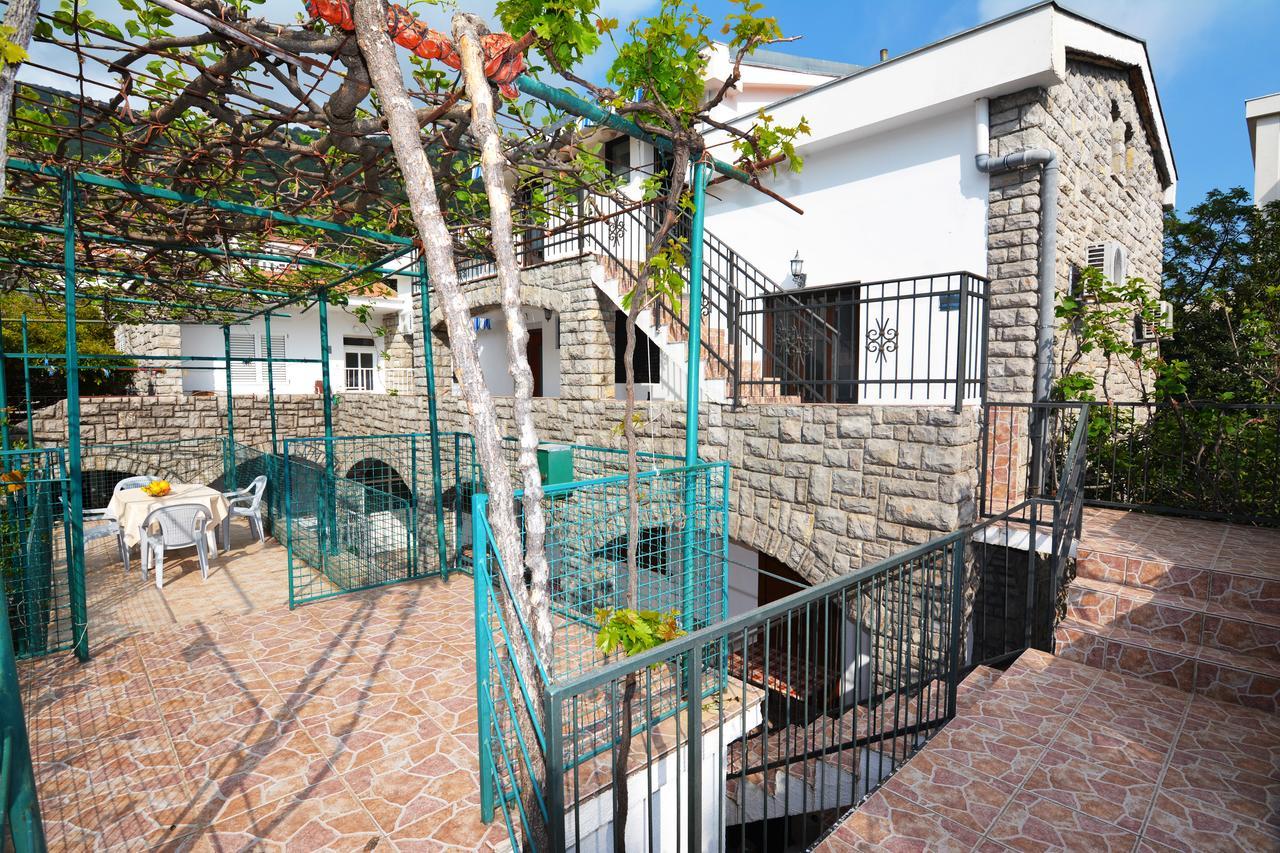 Apartments Jovana Petrovac Екстер'єр фото